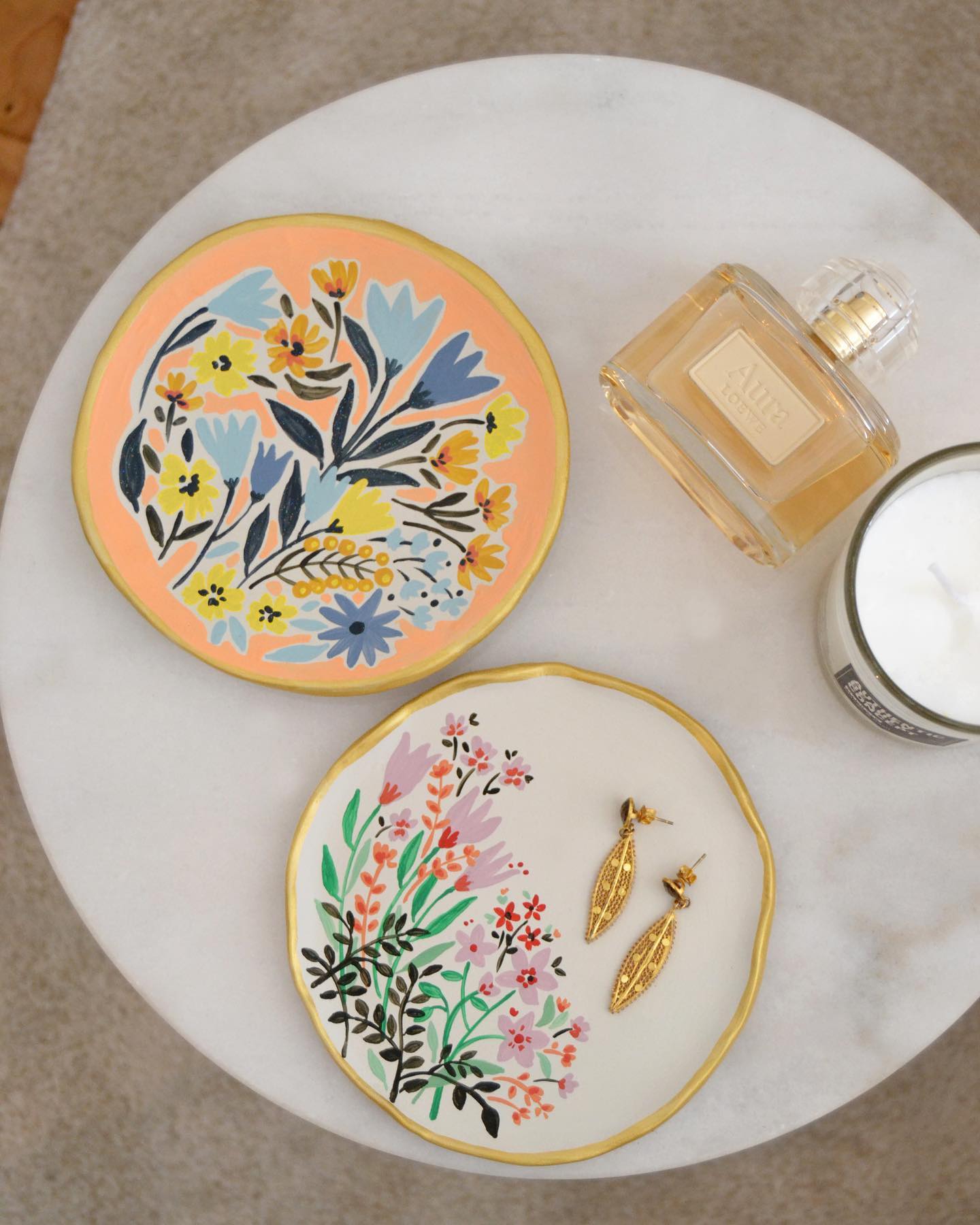 Cada pieza hecha a mano, 
Cada una diferente.
.
#plato #pintura #pinturasobreceramica #ceramica #barro #handmade #ceramicapintadaamano #hechoamano #home #decoracion #artesania #art #unico #floral #moniquilla